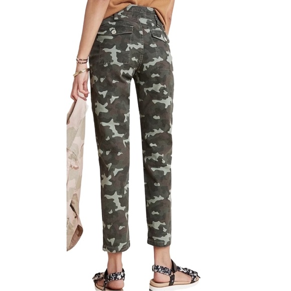 Anthropologie The Wanderer Ankle Pant in Green Camo. Size 28. - Picture 2 of 11
